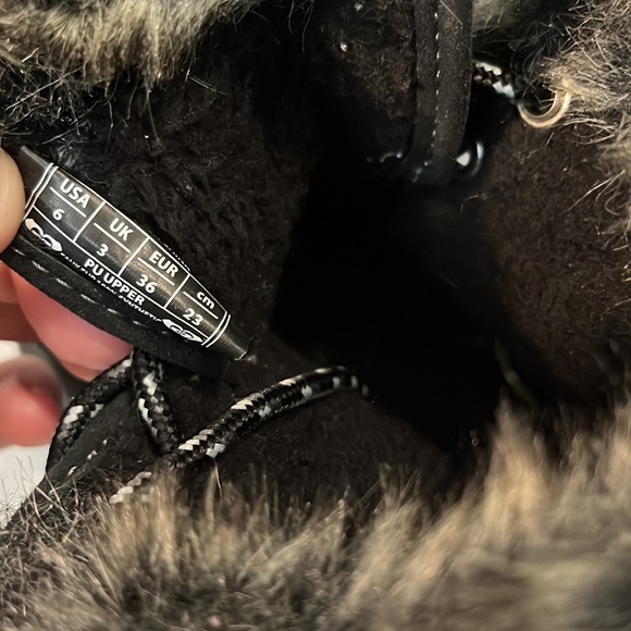 Worn once size 6 Roxy Tamarac Boots - Picture 5 of 6